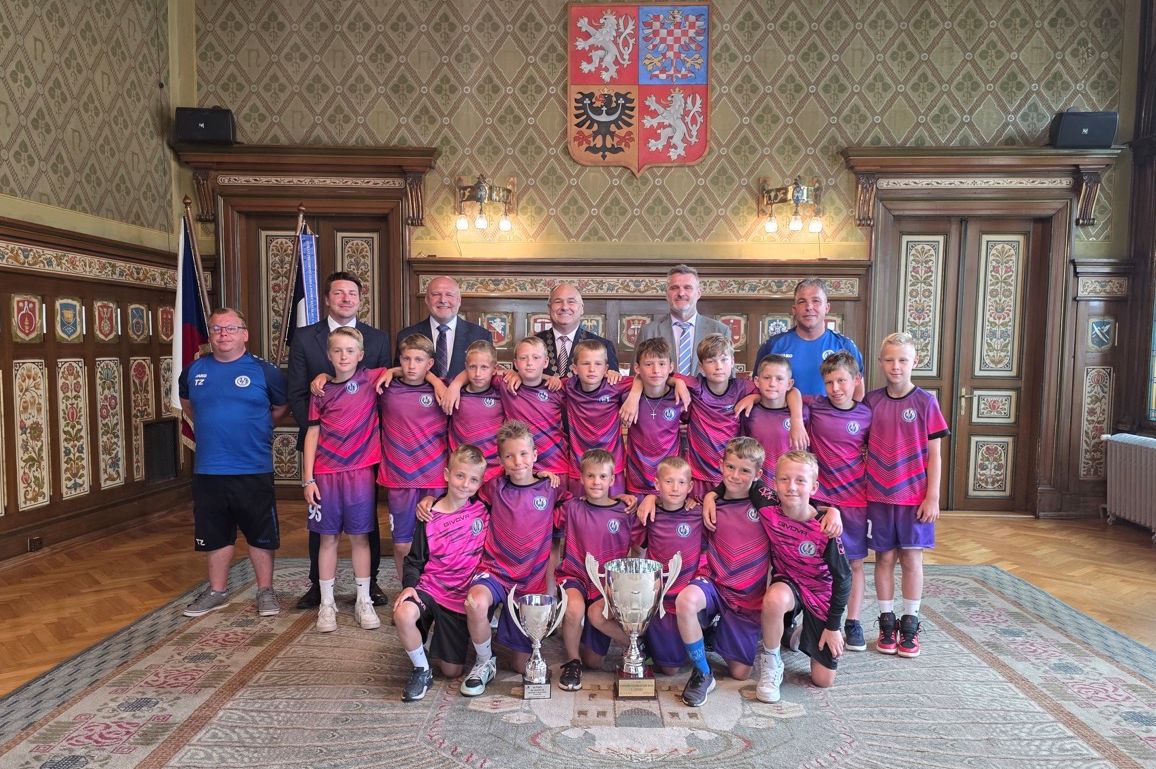 Úspěšní fotbalisté FK Náchod U10 přijati na radnici