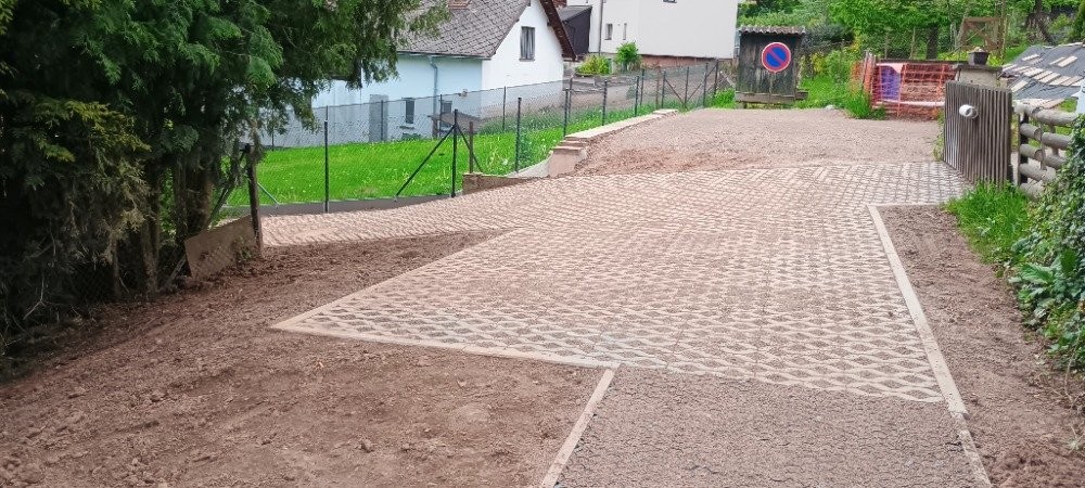 Obyvatel�m T�e�inek slou�� nov� zrekonstruovan� stezka