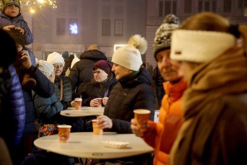 Advent v Nchod je tady! Na Masarykov nmst se rozzil vnon strom.