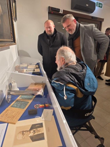 Spolkov dm v Nchod se nov rozil o malou expozici vnovanou J. S. Guthu-Jarkovskmu