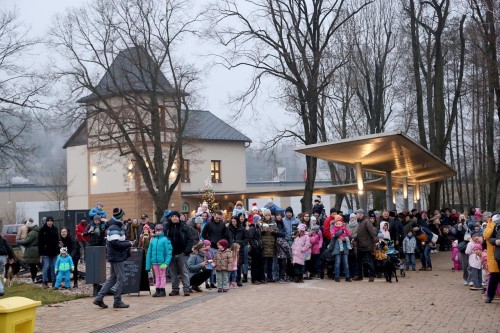 Mikuláše přivítaly v Malých lázních davy návštěvníků