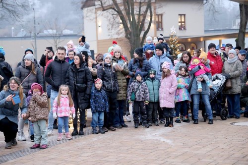 Mikuláše přivítaly v Malých lázních davy návštěvníků