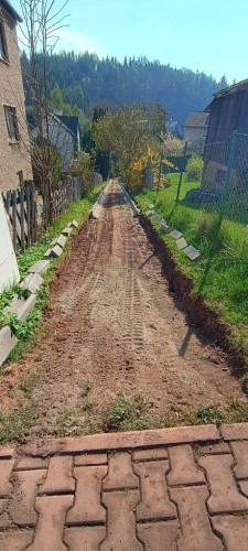 Obyvatel�m T�e�inek slou�� nov� zrekonstruovan� stezka