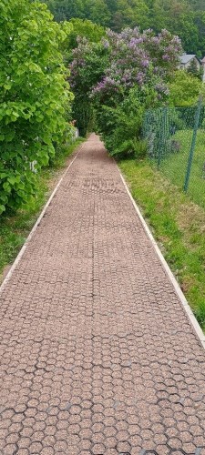Obyvatel�m T�e�inek slou�� nov� zrekonstruovan� stezka